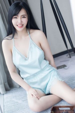 95后夫妻花千元在麦当劳办婚礼